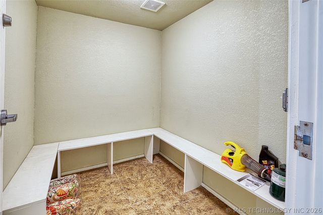 29 River Oaks Avenue, Mcalester, OK 74501