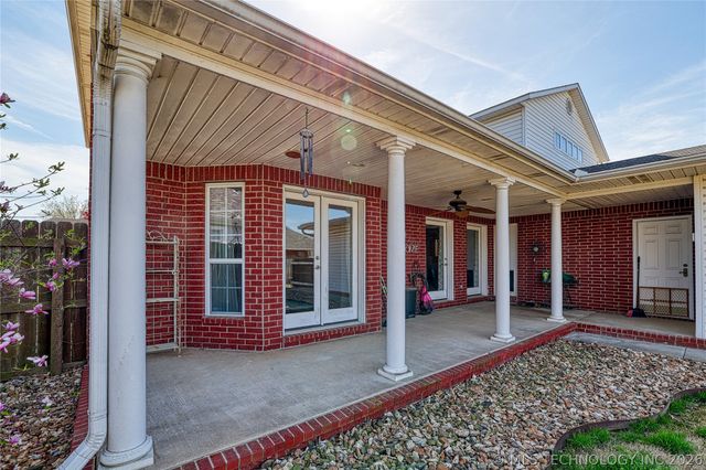 29 River Oaks Avenue, Mcalester, OK 74501