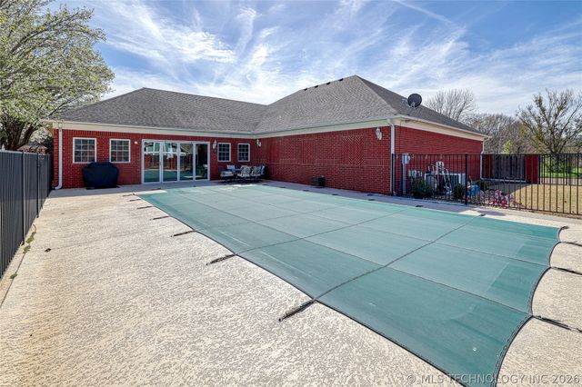 29 River Oaks Avenue, Mcalester, OK 74501