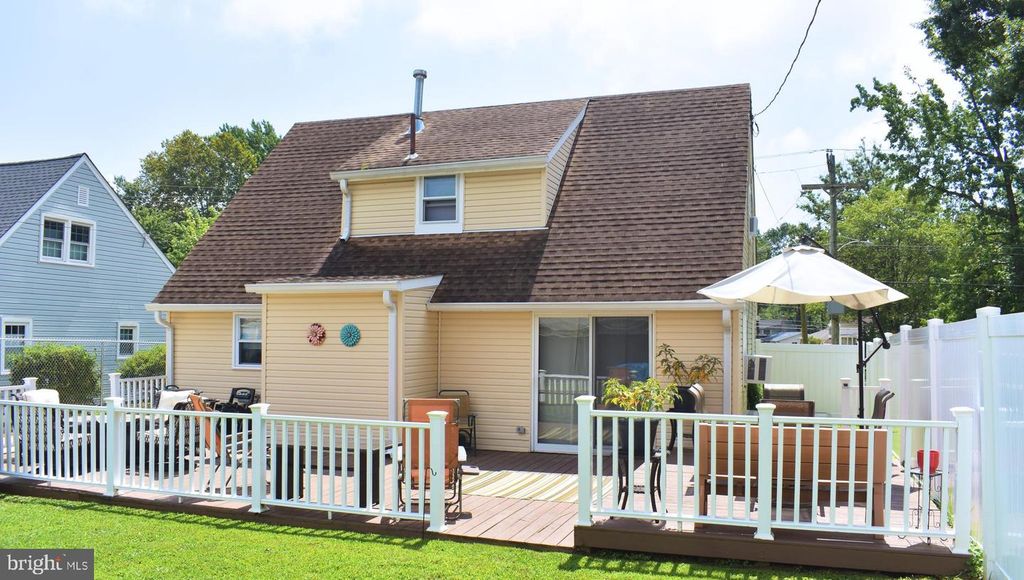 2329 ARMSTRONG AVE, Holmes, PA 19043