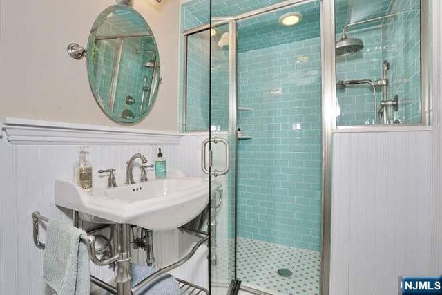 61 Hawthorne Terrace, Leonia, NJ 07605