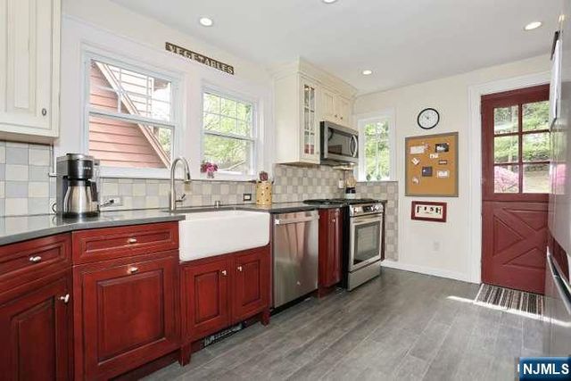 61 Hawthorne Terrace, Leonia, NJ 07605