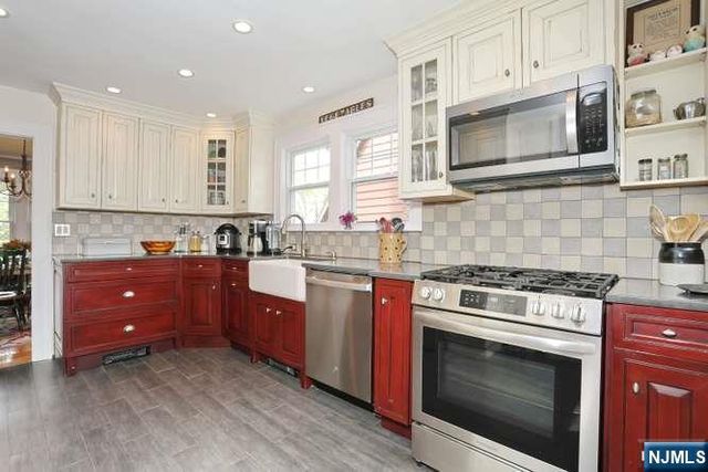61 Hawthorne Terrace, Leonia, NJ 07605