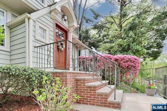 61 Hawthorne Terrace, Leonia, NJ 07605