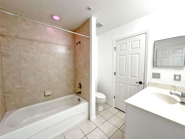 21019 SUNPOINT WAY 102, Lutz, FL 33558