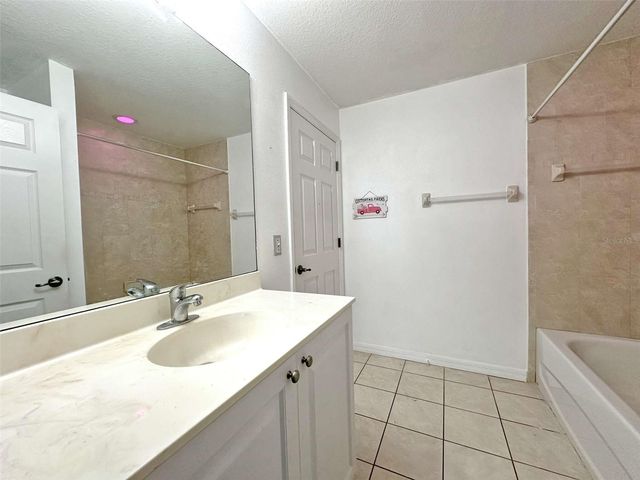 21019 SUNPOINT WAY 102, Lutz, FL 33558