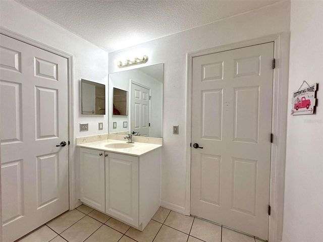 21019 SUNPOINT WAY 102, Lutz, FL 33558