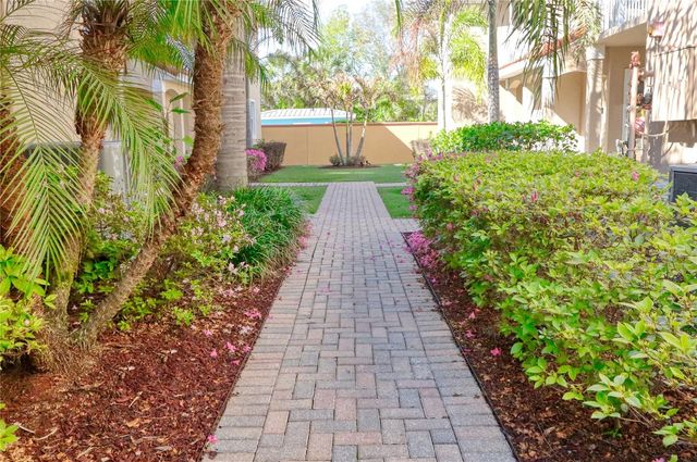 21019 SUNPOINT WAY 102, Lutz, FL 33558