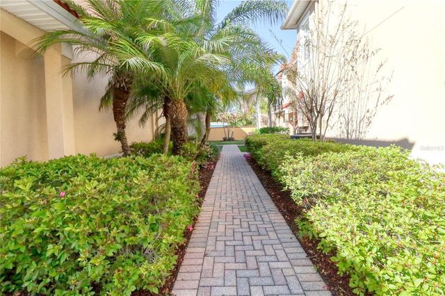 21019 SUNPOINT WAY 102, Lutz, FL 33558