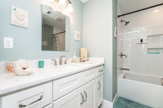 41 Clarks Hill Circle 41, Framingham, MA 01702