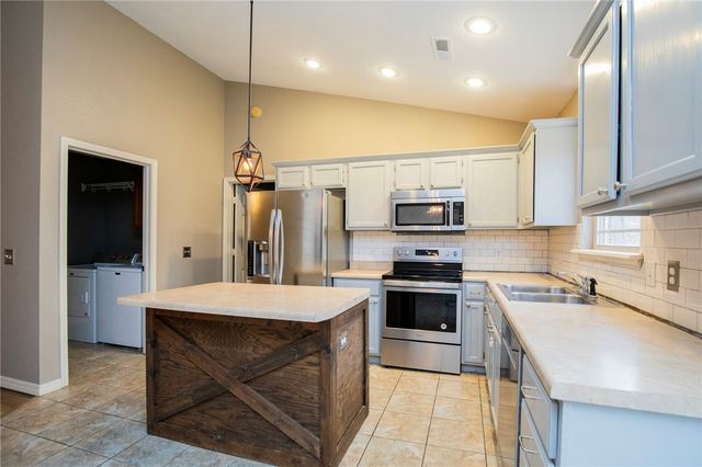 11 Fowey Lane, Bella Vista, AR 72714