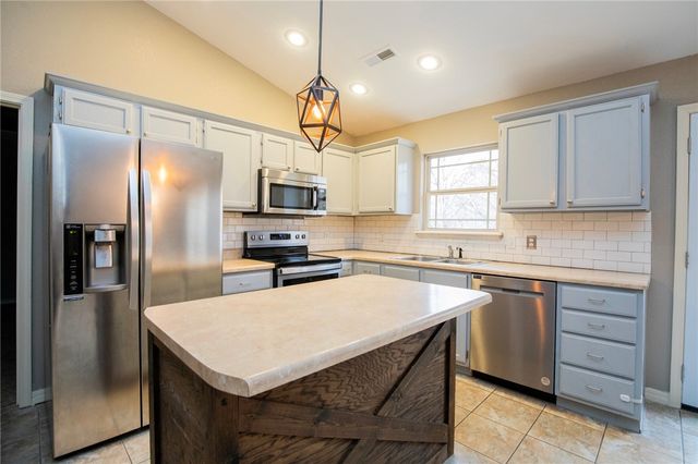 11 Fowey Lane, Bella Vista, AR 72714