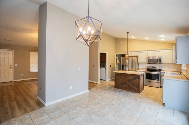 11 Fowey Lane, Bella Vista, AR 72714