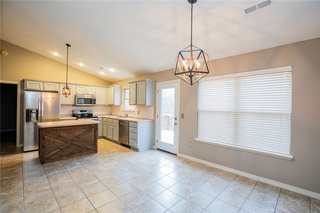 11 Fowey Lane, Bella Vista, AR 72714