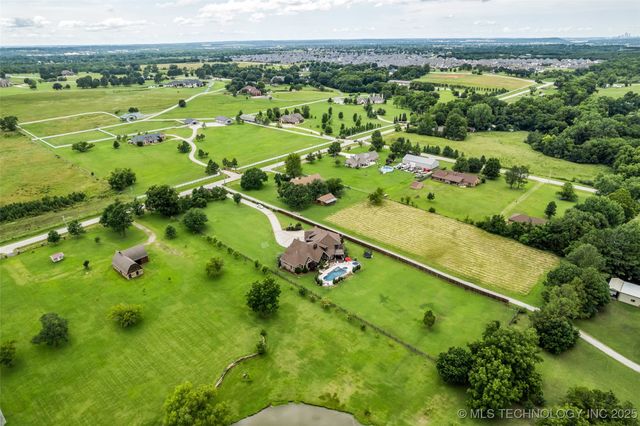 13533 S Lewis Avenue, Bixby, OK 74008