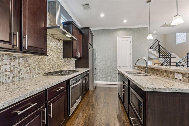 1113 W 18th Street B, Houston, TX 77008