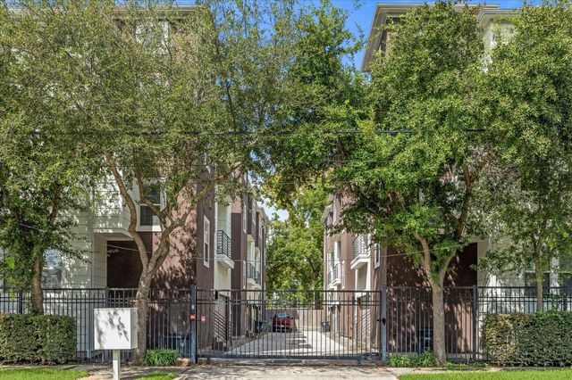 1113 W 18th Street B, Houston, TX 77008