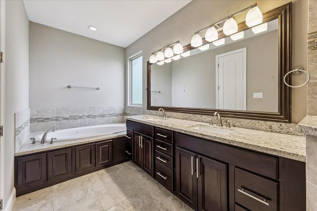 1113 W 18th Street B, Houston, TX 77008