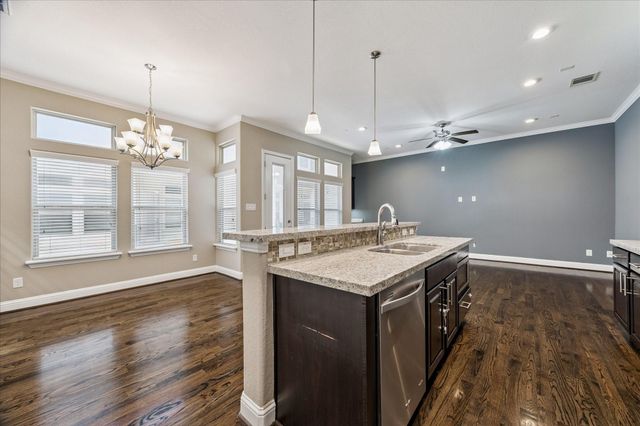 1113 W 18th Street B, Houston, TX 77008