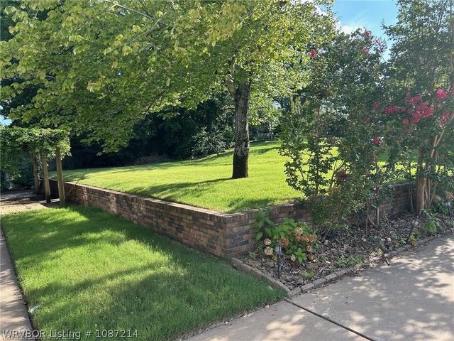 2100 S 70th Street, Fort Smith, AR 72903