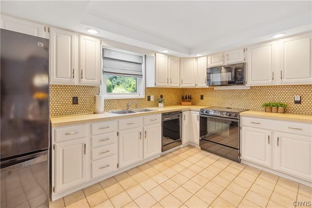 7601 Audrey Drive, Clay, NY 13212