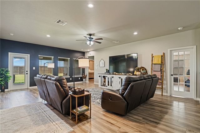 1317 London Towne Blvd, Corpus Christi, TX 78415