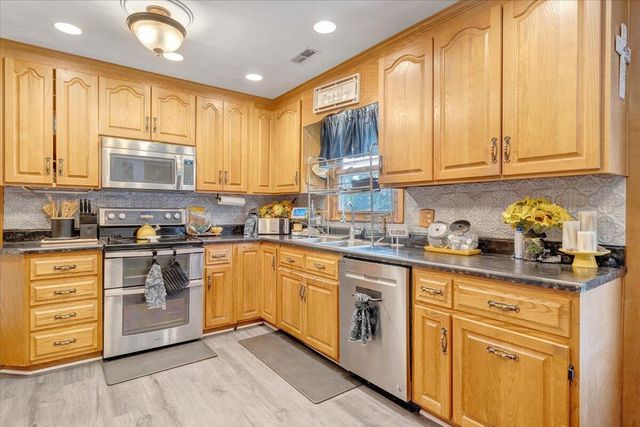 1625 Eanes RD, Roanoke, VA 24014
