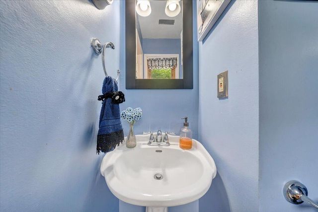 1625 Eanes RD, Roanoke, VA 24014