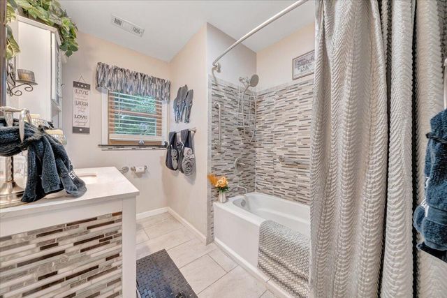 1625 Eanes RD, Roanoke, VA 24014