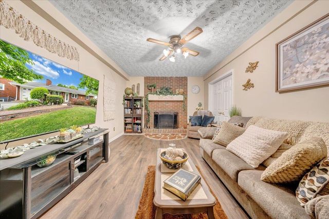 1625 Eanes RD, Roanoke, VA 24014