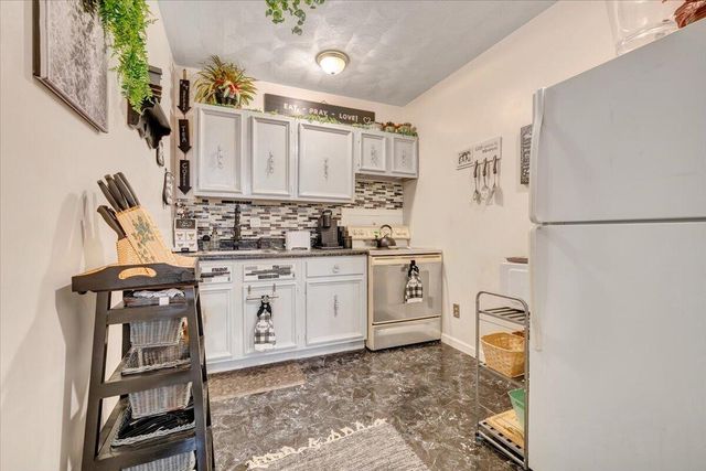 1625 Eanes RD, Roanoke, VA 24014