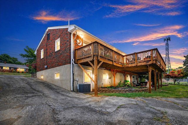1625 Eanes RD, Roanoke, VA 24014