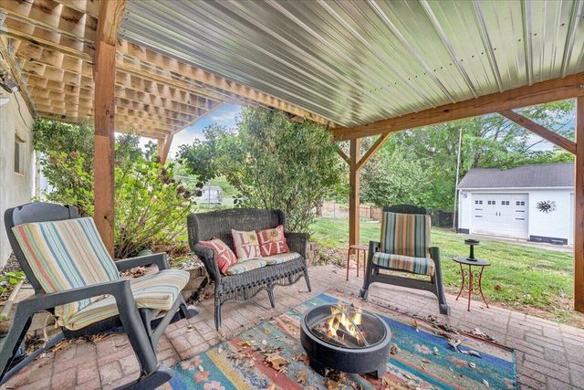 1625 Eanes RD, Roanoke, VA 24014
