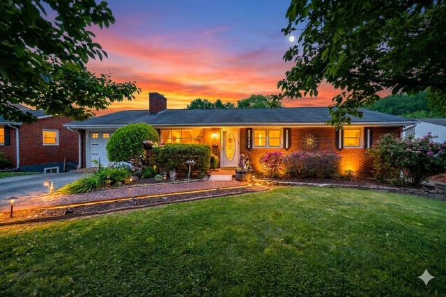 1625 Eanes RD, Roanoke, VA 24014