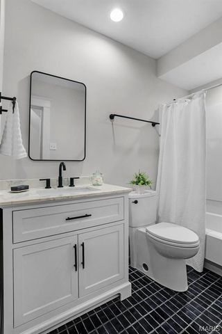 6924 Amherst Avenue, University City, MO 63130