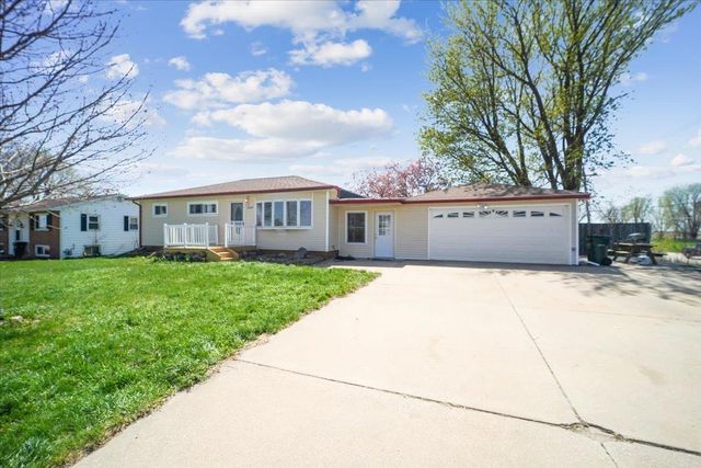 2509 Viking Place, Cedar Falls, IA 50613