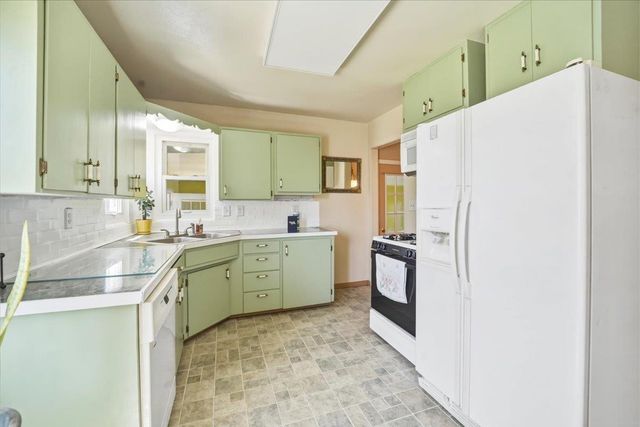 2509 Viking Place, Cedar Falls, IA 50613