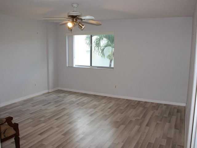 6698 N 10th Ave Avenue N 218, Lake Worth, FL 33467