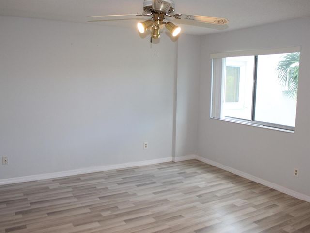 6698 N 10th Ave Avenue N 218, Lake Worth, FL 33467