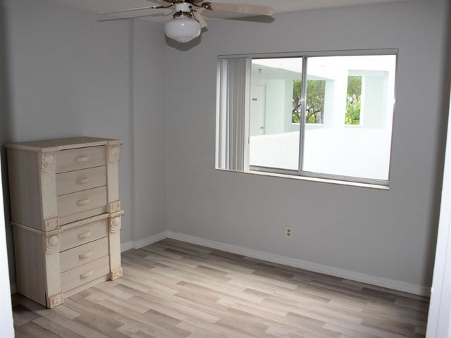 6698 N 10th Ave Avenue N 218, Lake Worth, FL 33467