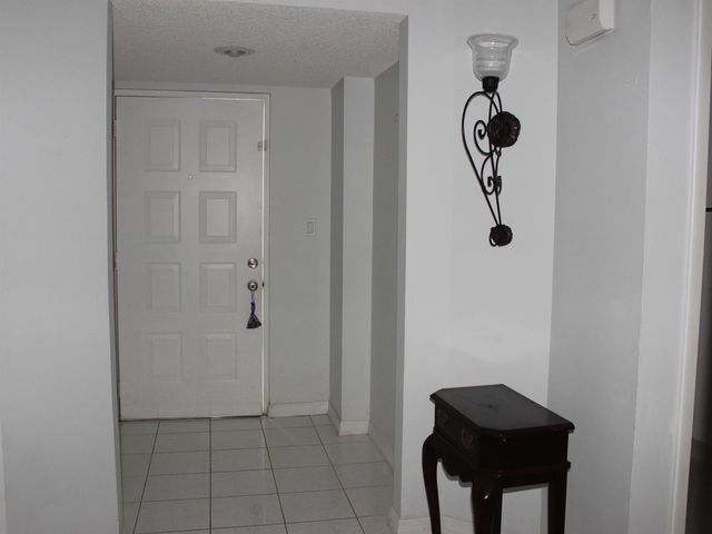 6698 N 10th Ave Avenue N 218, Lake Worth, FL 33467