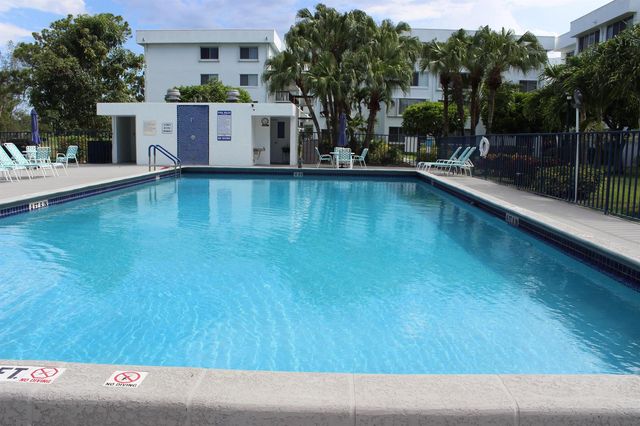 6698 N 10th Ave Avenue N 218, Lake Worth, FL 33467