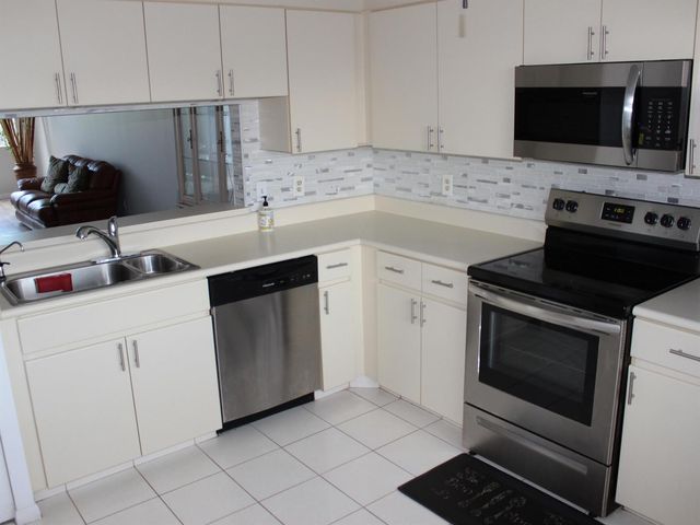 6698 N 10th Ave Avenue N 218, Lake Worth, FL 33467