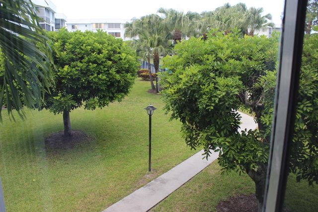 6698 N 10th Ave Avenue N 218, Lake Worth, FL 33467