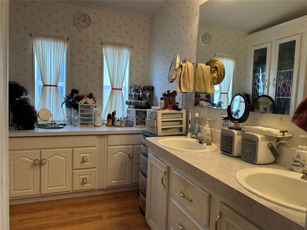 Image 12 of property listing at 263 SUE AVENUE, Davenport, FL 33897