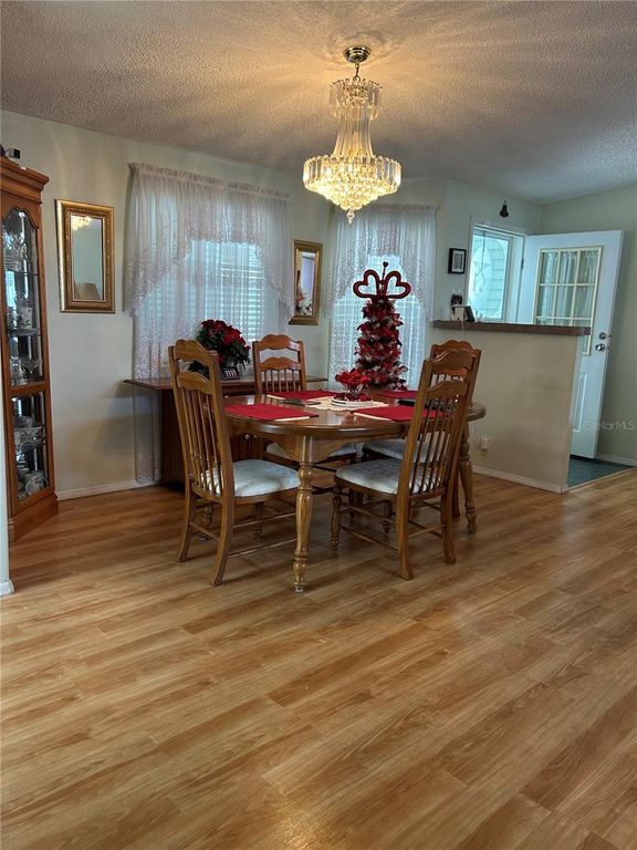 Image 8 of property listing at 263 SUE AVENUE, Davenport, FL 33897