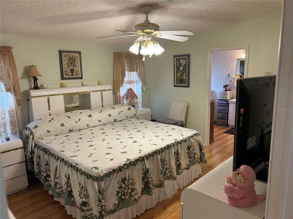 Image 9 of property listing at 263 SUE AVENUE, Davenport, FL 33897