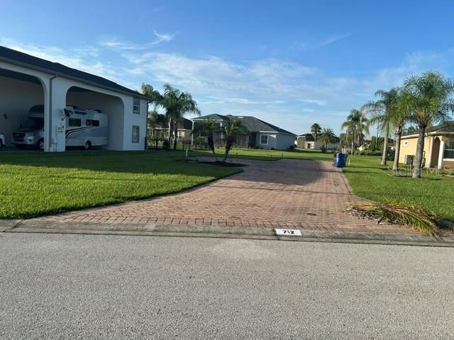 712 TEABERRY TRAIL, Polk City, FL 33868