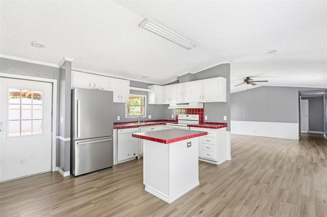 104 W Lawrence Street, Dayton, TX 77535