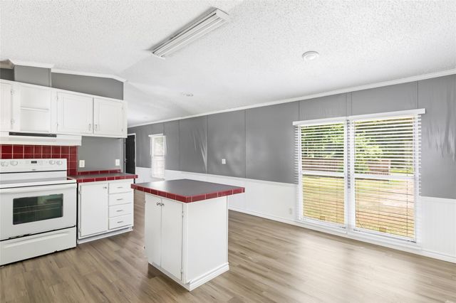 104 W Lawrence Street, Dayton, TX 77535